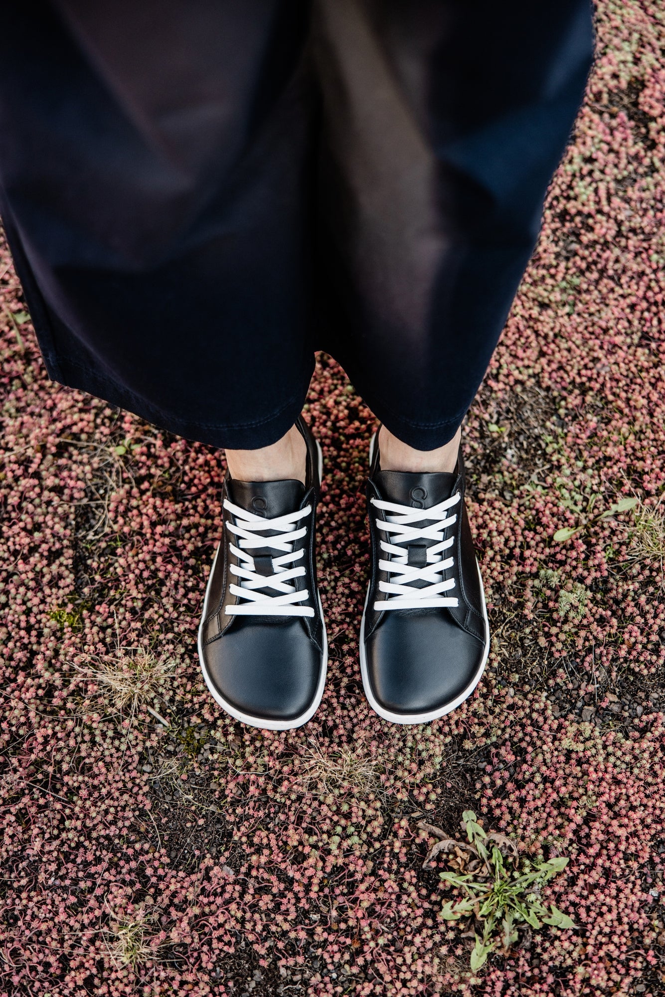 Shapen Feelin Uni Barefoot Sneakers - Black and White Leather