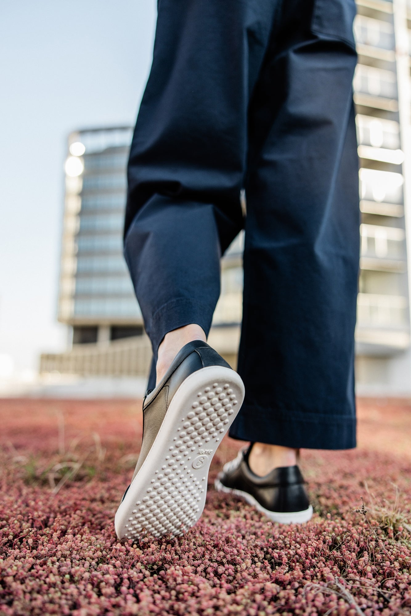 Shapen Feelin Uni Barefoot Sneakers - Black and White Leather
