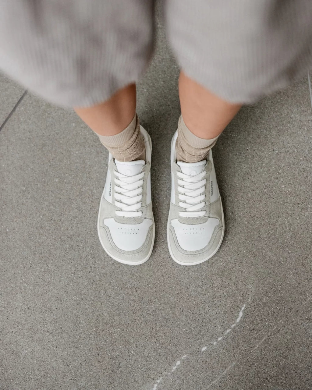 Shapen Rewind- white and taupe