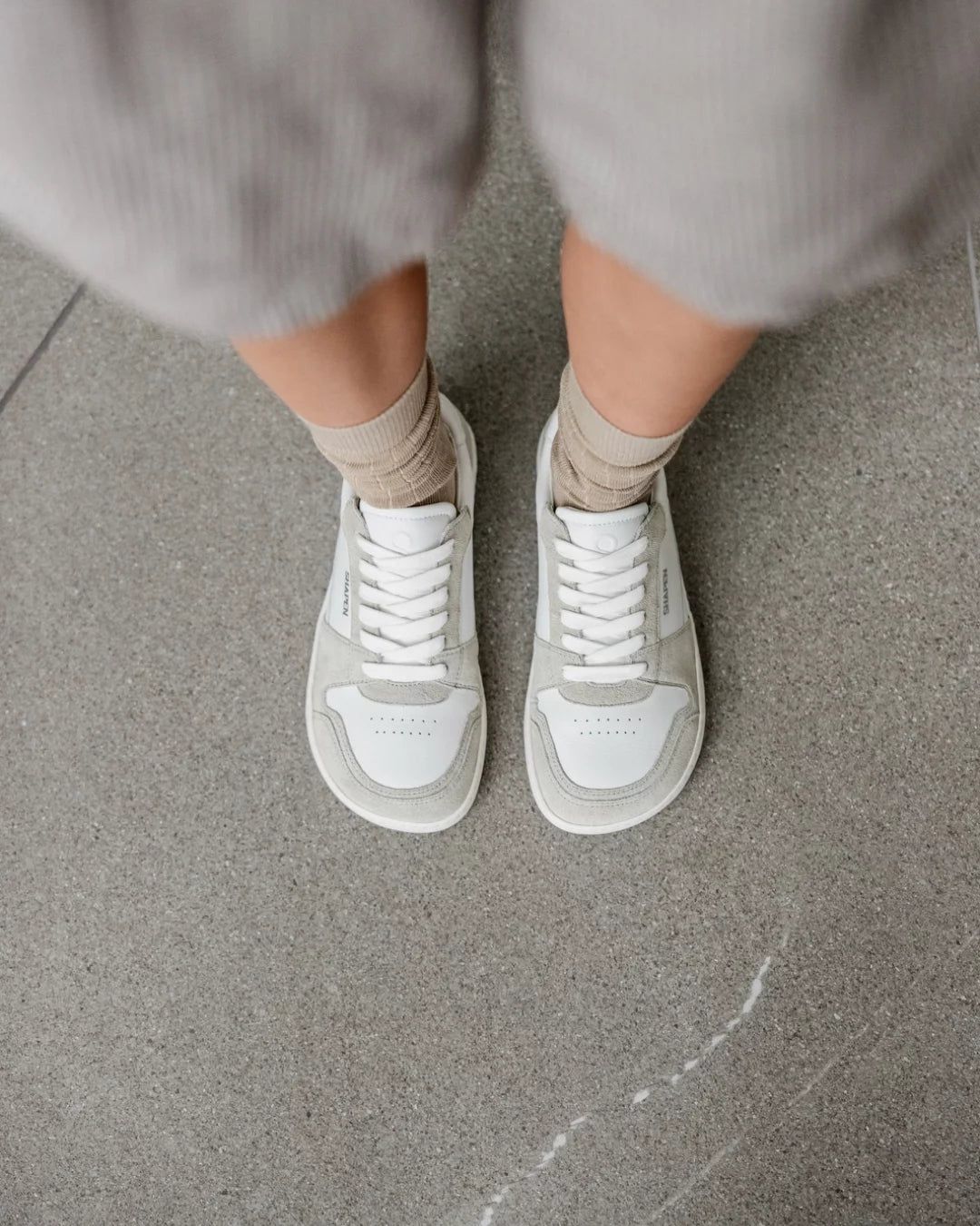 Shapen Rewind- white and taupe